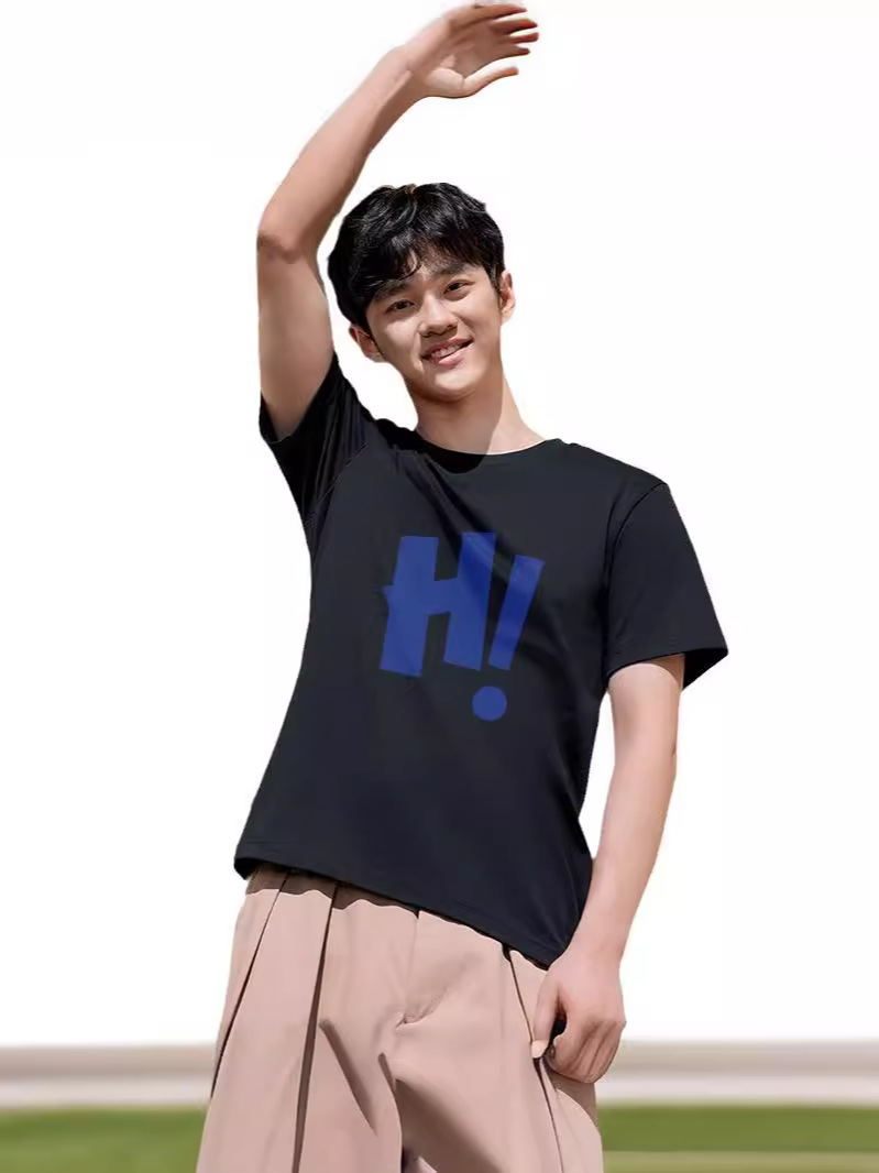 El estilo de Hong Kong que adelgaza hermoso de la seda negra del hielo imprimió la camiseta de manga corta ocasional del todo-fósforo de moda para los hombres y las mujeres image 7