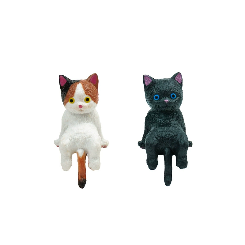 Экран, маленькая кукла, кошка, котёнок