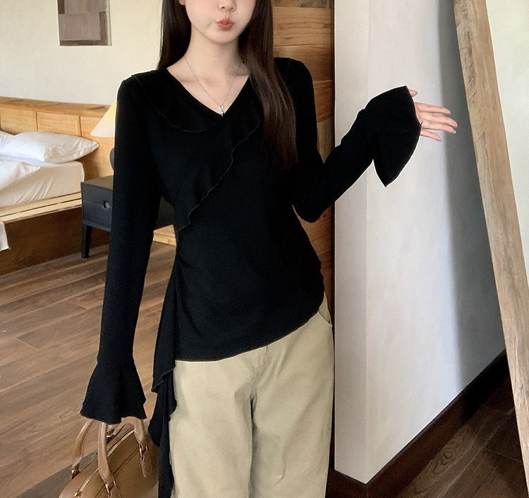 实拍2025秋装新款胖mm大码女时尚v领荷叶边喇叭袖别致长袖上衣|undefined