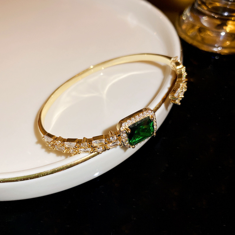 31 pulseras - doradas - verdes