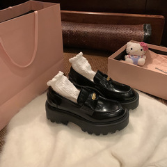 Grape Momと同じスタイルの牛革バージョン、小さな金貨、尖ったラウンドトゥ、太いヒール、女性用スリッポンローファー、厚底の小さな革靴