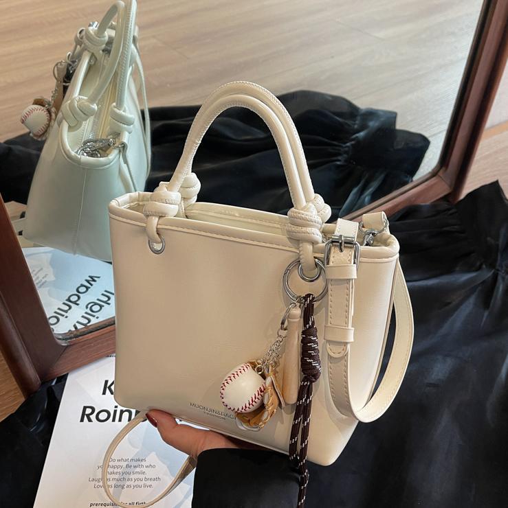 Bolso de mano súper caliente para mujeres 2025 nuevo estilo universal simple de hombro mochila de moda casual bolso de cubo