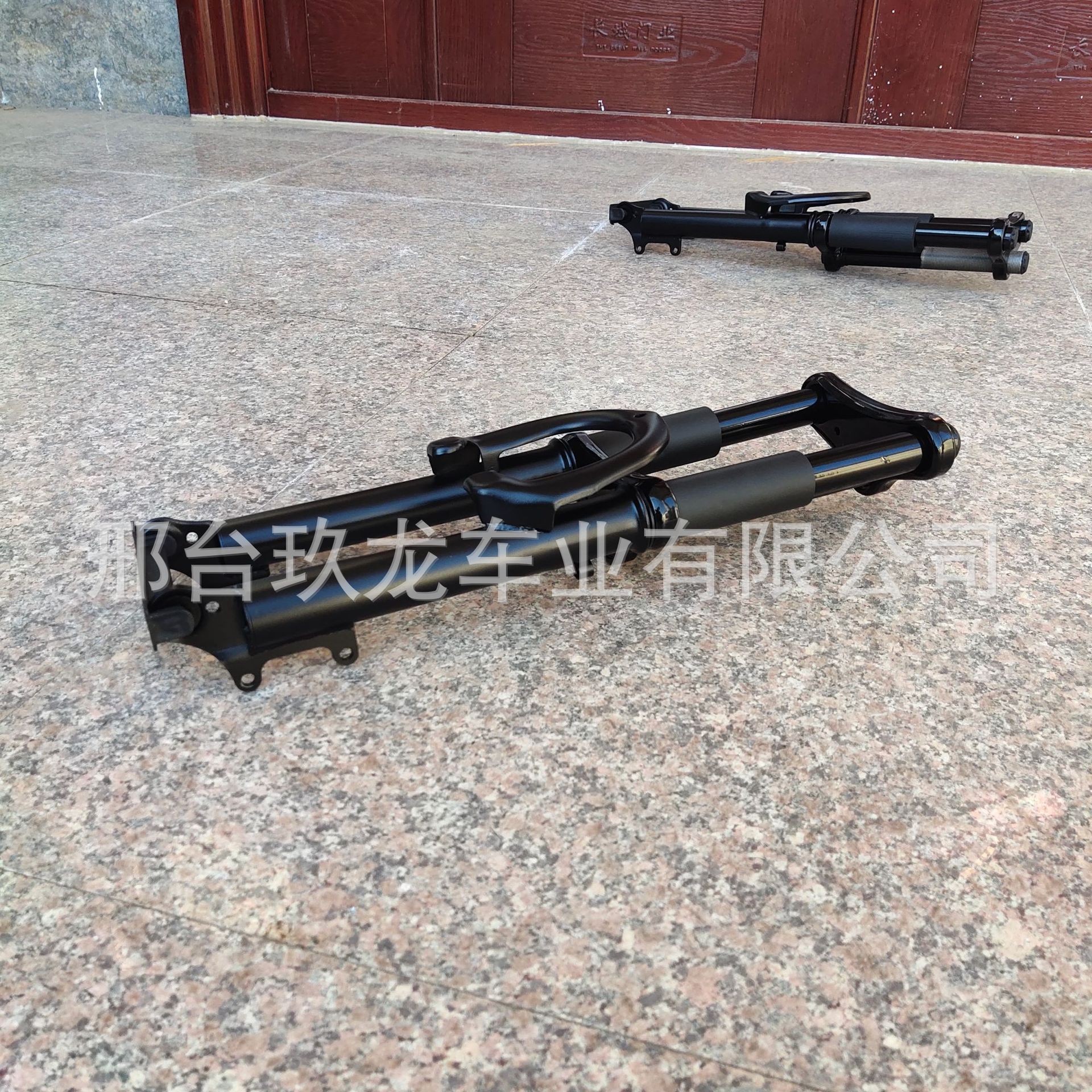 Bifurca delantera baja transfronteriza mayorista GT accesorios de bicicleta de montaña estudiantes auto-montaje al aire libre doble brazo disco reforma bifurca delantera