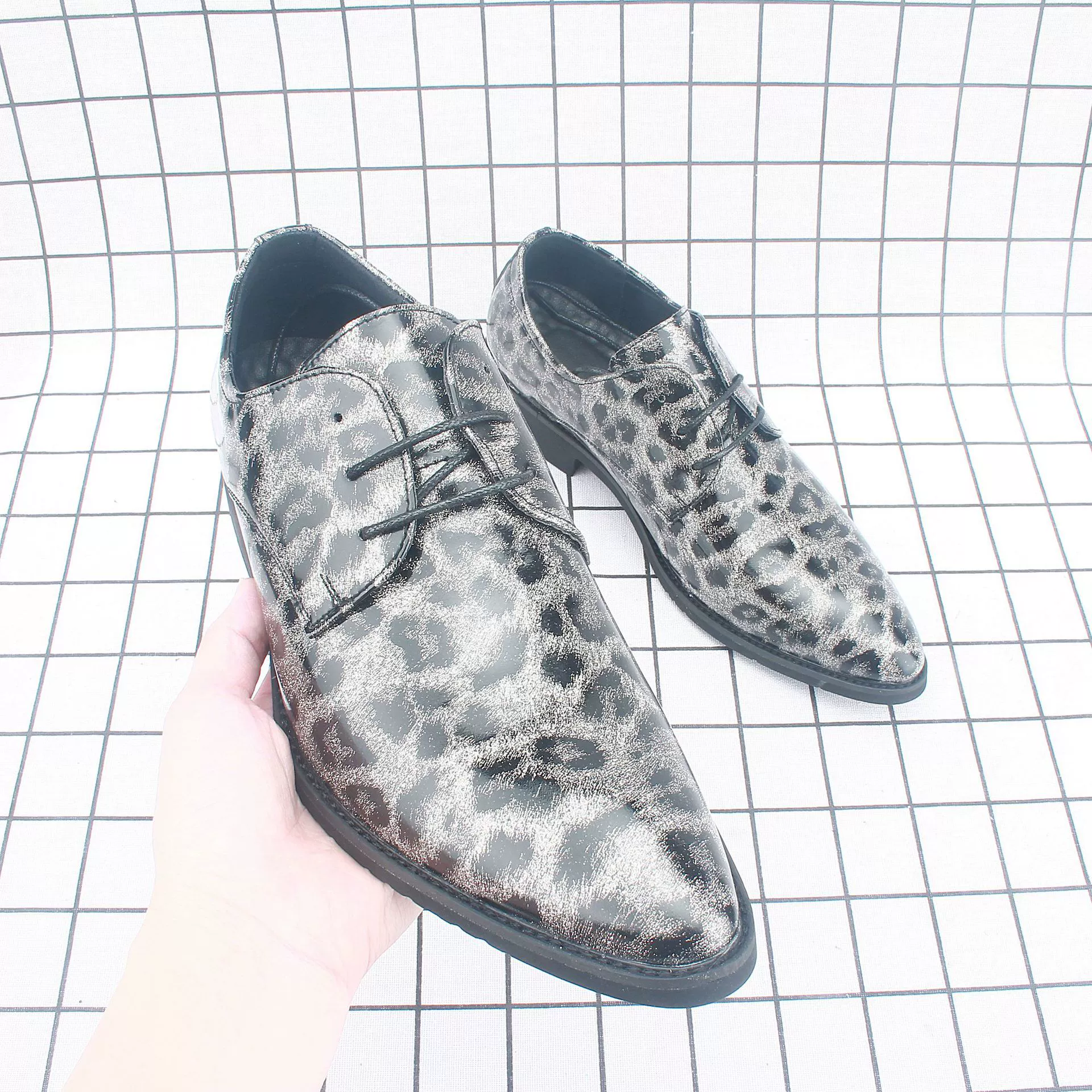 Мужская кожаная обувь в британском стиле, модные туфли с острым носком в корейском стиле, маленькие кожаные туфли с острым носком для парикмахеров, модная мужская обувь, лакированная кожа 288