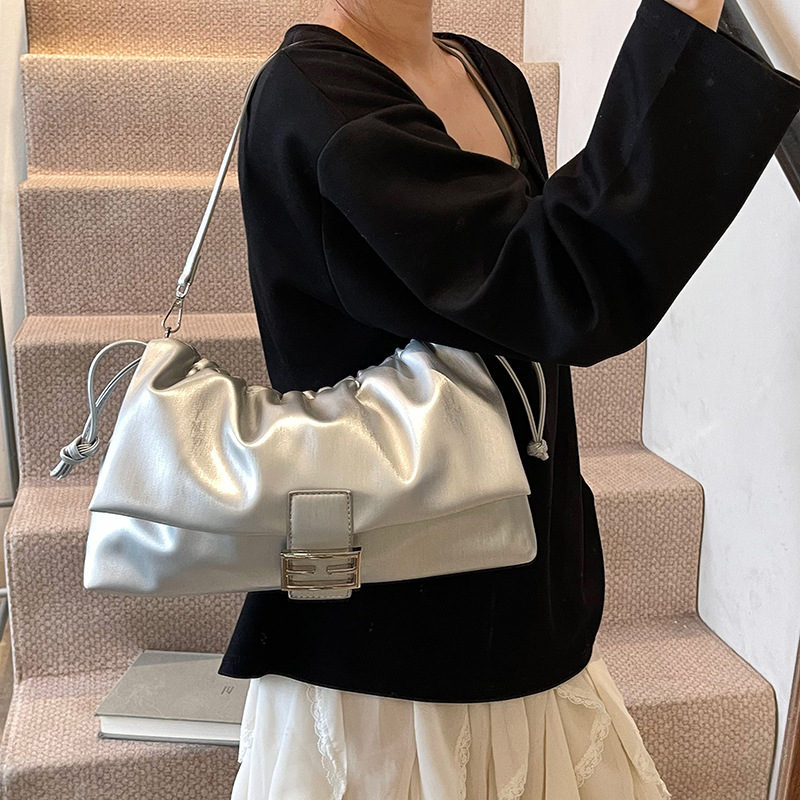 Pleated Cloud Chain Women's Bag Niche Fashionable Soft Leather Shoulder Underarm Bag New All-match Drawstring Bag Messenger Bag