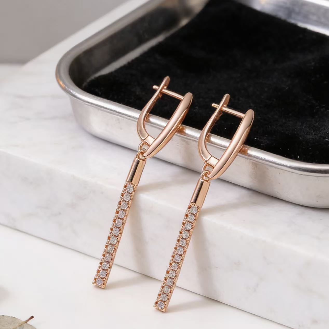 Eco-Friendly Copper Rose Gold Micro-Inlaid Zircon Long Earrings, Light Luxury High-End Minimalist Earrings with a Simple and Elegant Pendant Design