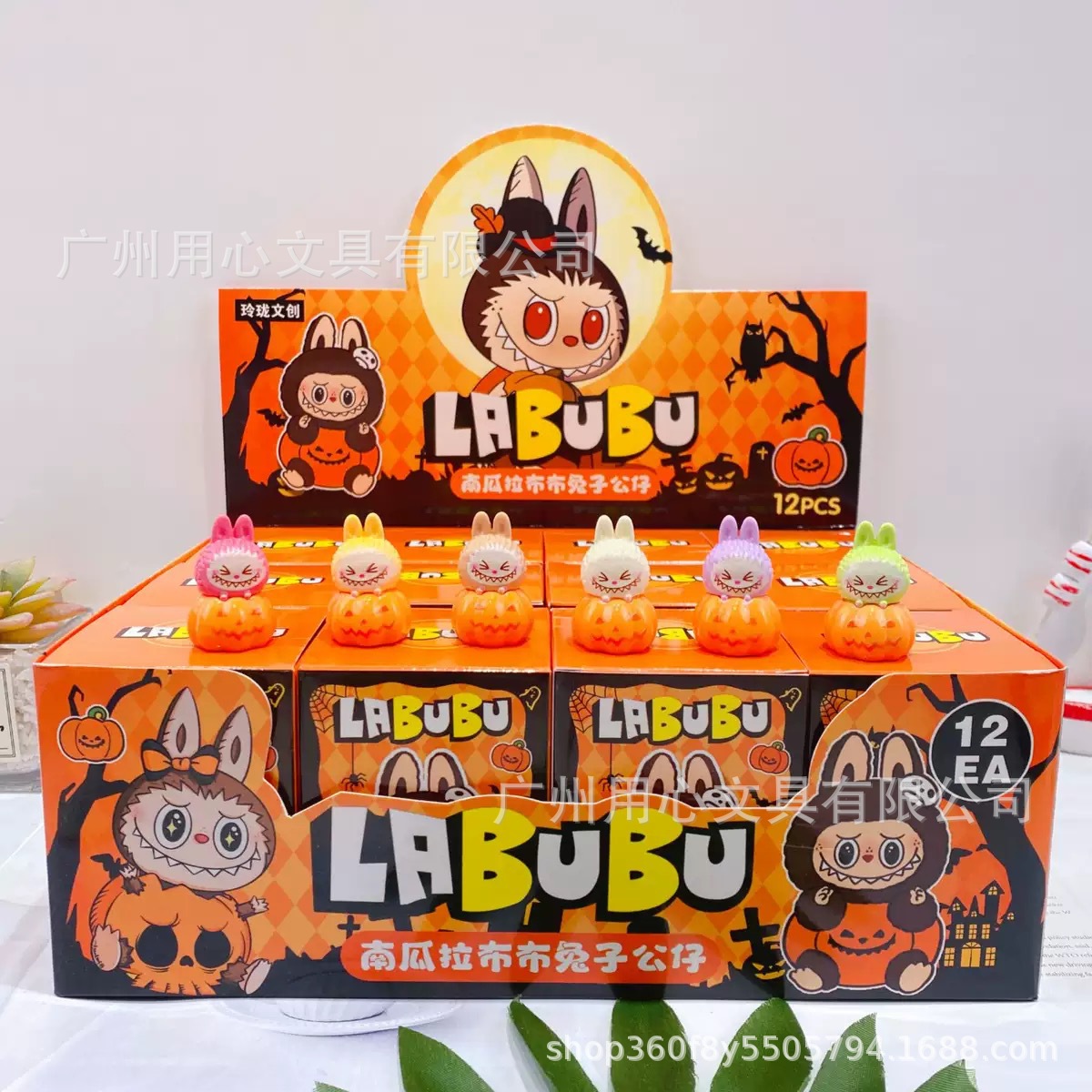 Caja ciega flocada de dibujos animados de tela rabu, lindo y lindo grano de alto valor, mini muñeca, modelo de decoración de escritorio, regalo