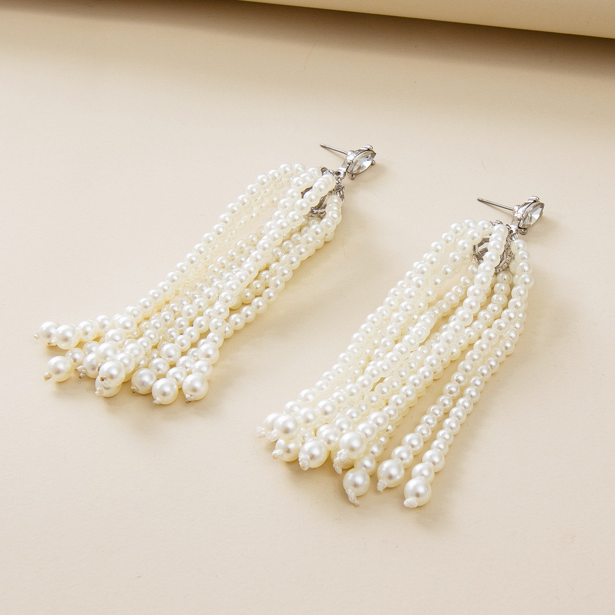 European And American Pearl Tassels Diamond Long Symmetrical Earrings display picture 4