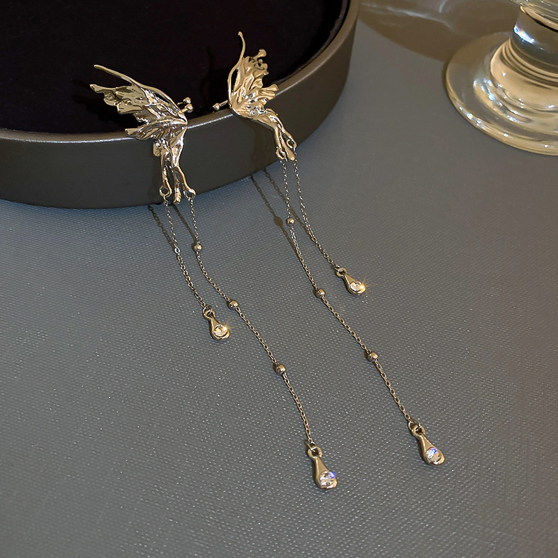 Pendientes de borla de hojas de diamantes súper parpadeantes de plata Pendientes de temperamento de moda Pendientes de diseño de nicho femenino Lujo ligero y de alta gama