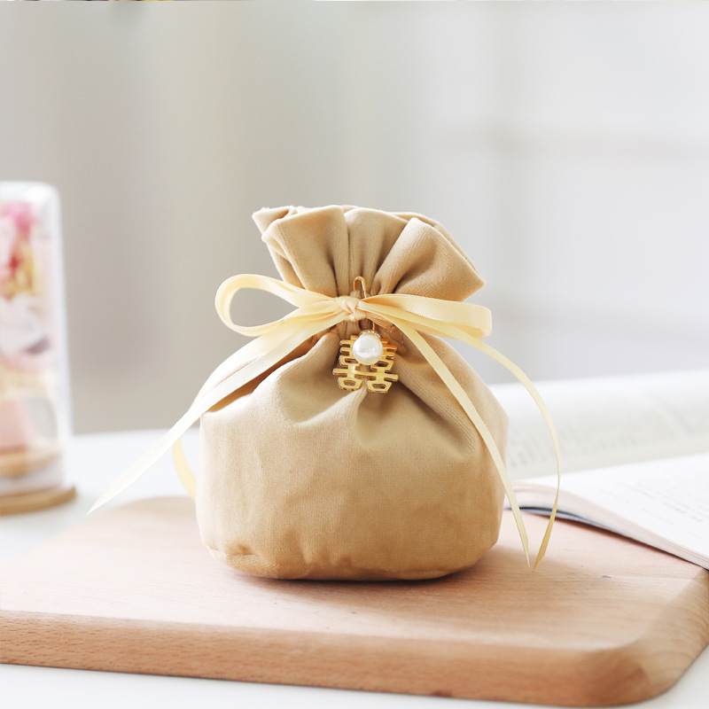 結婚したベルベットの喜糖袋の赤い本の結婚式の喜糖のお土産の結婚祝いの喜糖箱のアイデアの誕生日の満月の砂糖袋|undefined