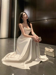 白色吊带连衣裙新款缎面显瘦收腰轻奢高级感订婚礼