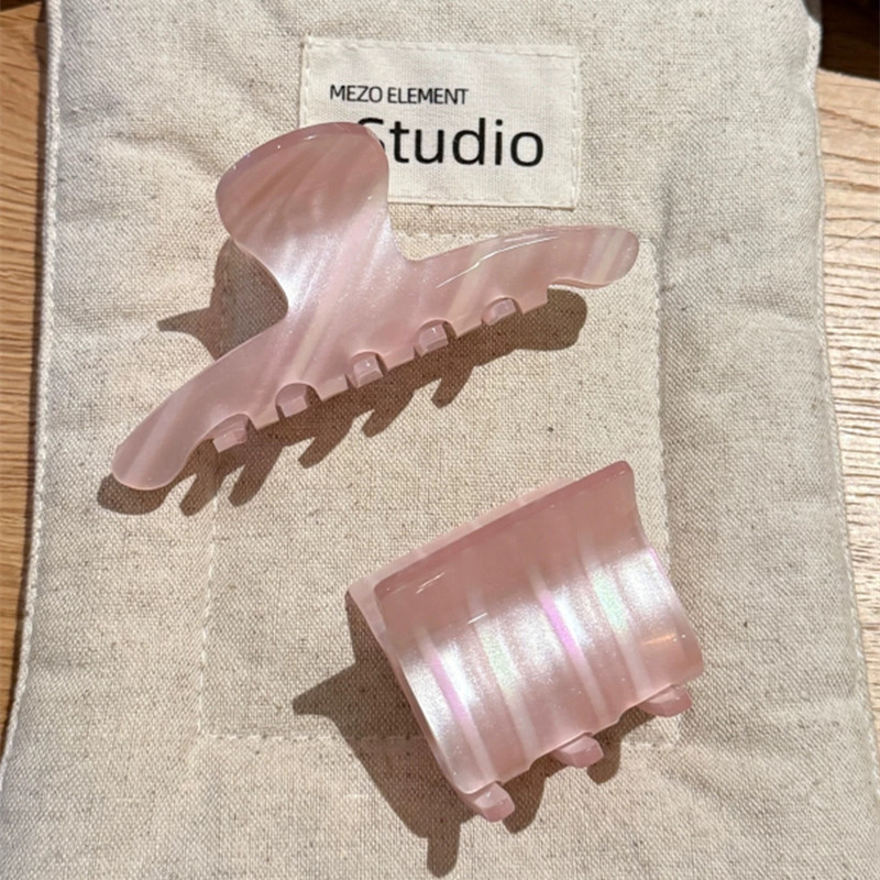 Korean-Style Fairy-Like Pink Ice Cream Fantasy Shark Clip with a Unique Design, Square Hairpin, Hair Accessory Korean-Style Fairy-Like Pink Ice Cream Fantasy Shark Clip with a Unique Design, Square Hairpin, Hair Accessory