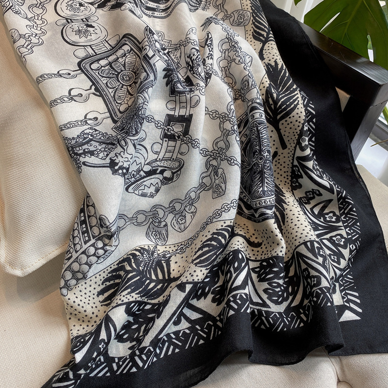 Comercio exterior transfronterizo cadena Totem algodón y lino sensación impresión grande bufanda cuadrada playa protector solar bufanda 135*135cm