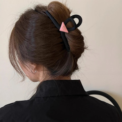 ピンクの愛の三角クリップ甘いクールなヘアピン高級感髪飾り女性サメクリップのサイズが多い
