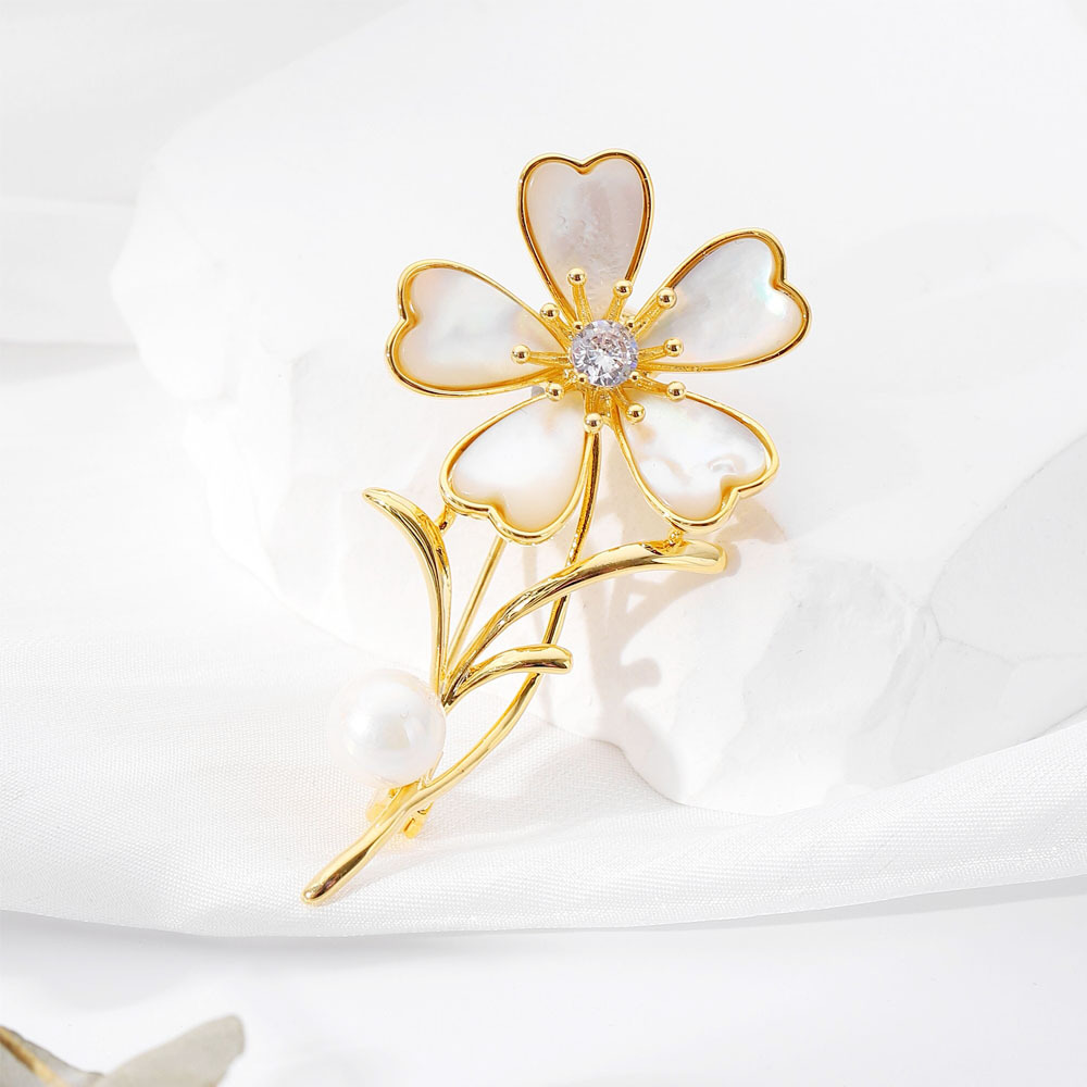 Luxe parel schelp bloem broche voor dames pakken en jassen_voghion.com