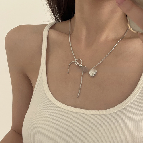 Design stylish silver butterfly knot lock chain, versatile, individual temperament, sweet and cool, fashionable necklace, heart lock chain