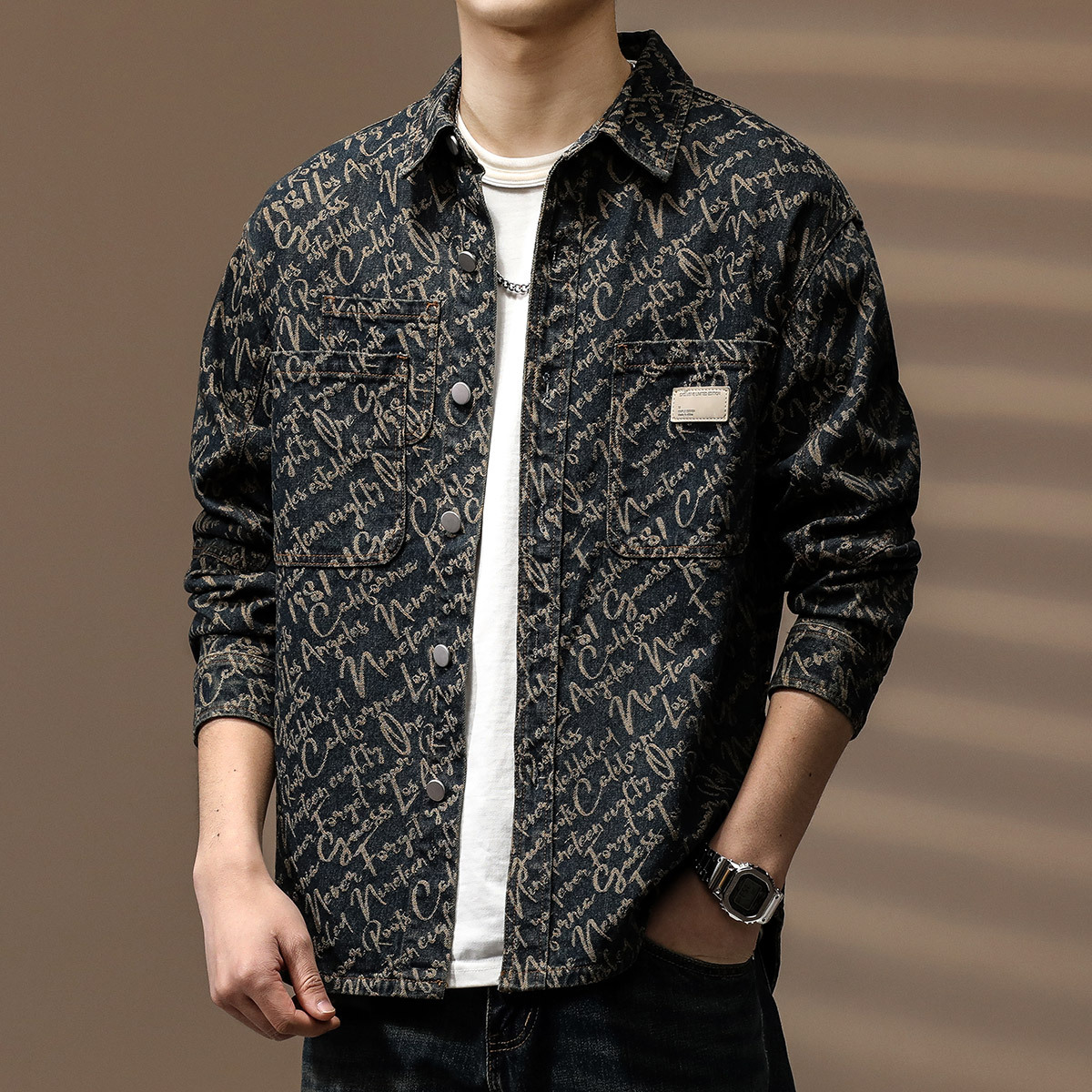 Camicia casual da uomo in denim jacquard di alta qualità, stile europeo e americano, con colletto risvoltato, effetto vintage lavato e invecchiato, ideale per l'autunno._voghion.com