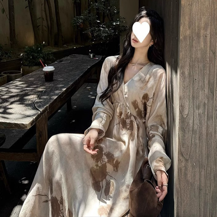 现货金枝玉叶 蝙蝠袖v领交叉晕染连衣裙春秋新款印花长裙|undefined