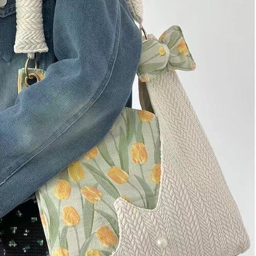 2024 New Tulip Cat Cute Armpit Bag Niche Design Fresh Large Capacity Single Shoulder Tote Bag for Women