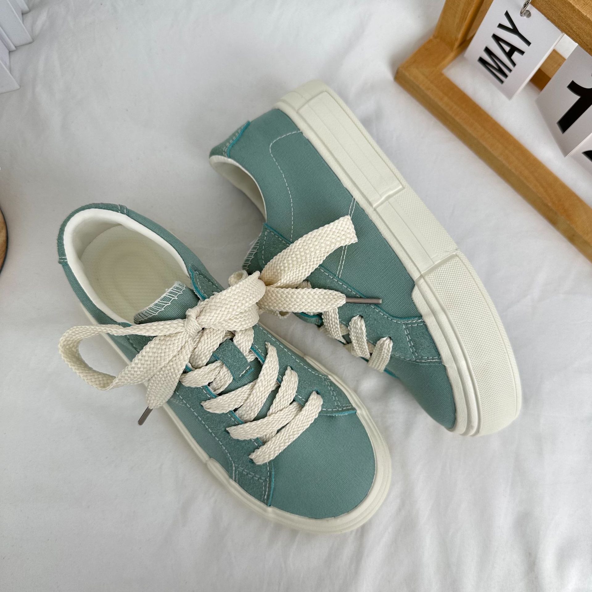 Yuanbo 2024 nuevos zapatos chinos de tabla roja de mujer baja parte transpirable coreana zapatos de lona casuales zapatos de mujer de estilo de Hong Kong