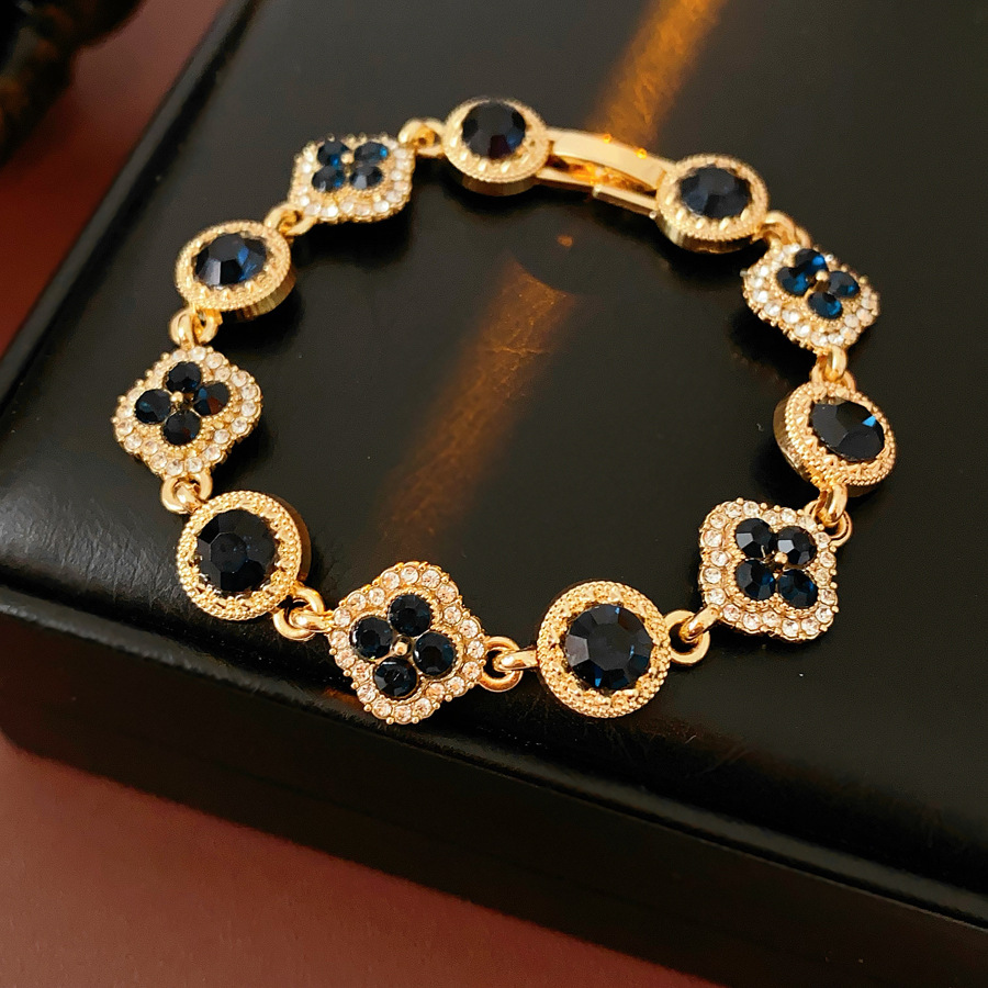 Brazalete de diamantes de cuatro hojas medieval de lujo ligero de alto nivel de sensación de diseño de pulsera sofisticada de nicho joyas de mujer