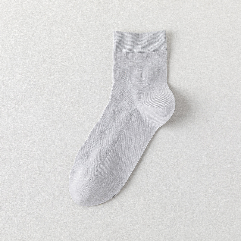 Calcetines de algodón de color sólido para hombres primavera y otoño medio tubo de diamante sin hueso transpirable absorción de sudor embalaje independiente calcetines de hombre al por mayor