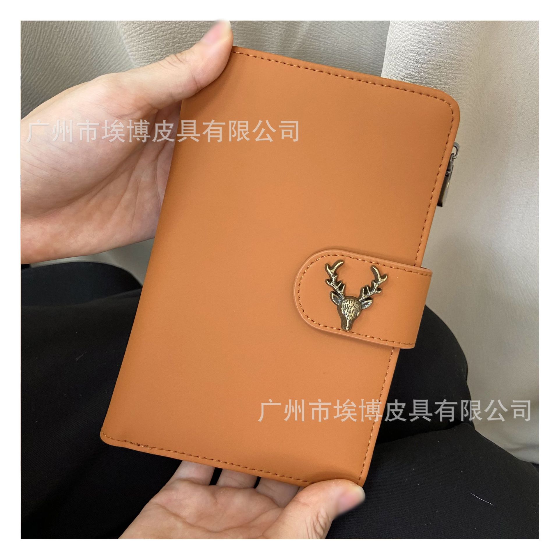 2025经典款磁扣护照证件包可放手机挂脖护照钱包大容量收纳护照本