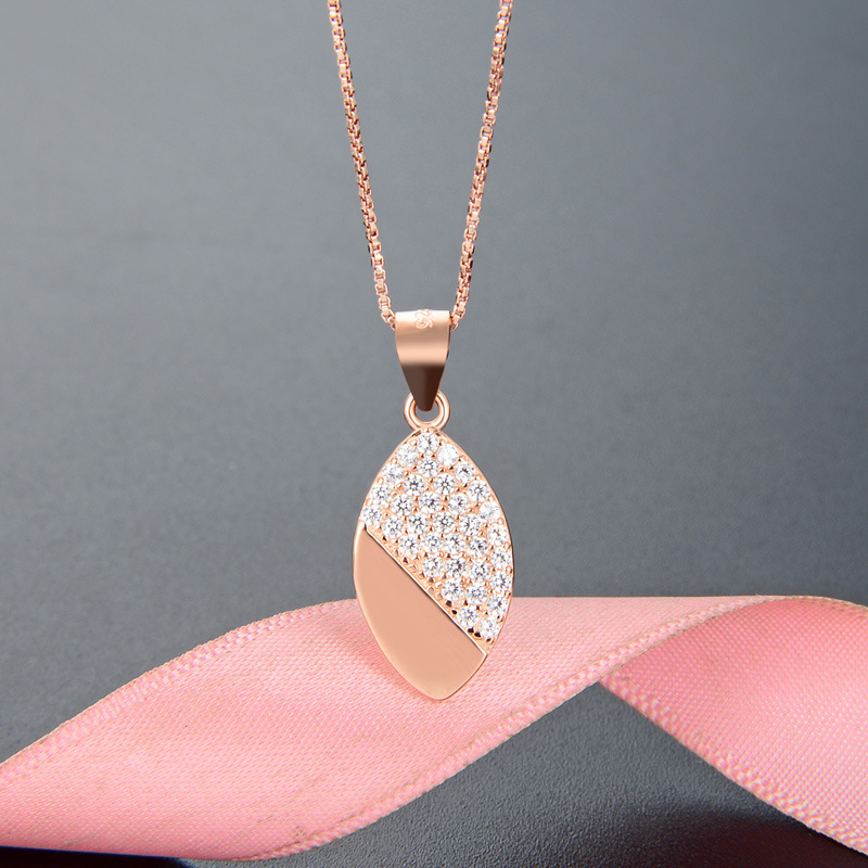 S925 collar de diamantes de plata esterlina Luz de las mujeres de lujo nicho diseño de alto grado de diamante completo oval colgante simple cadena de clavícula