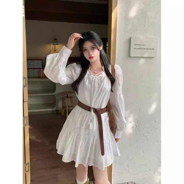 Short dress, belt
