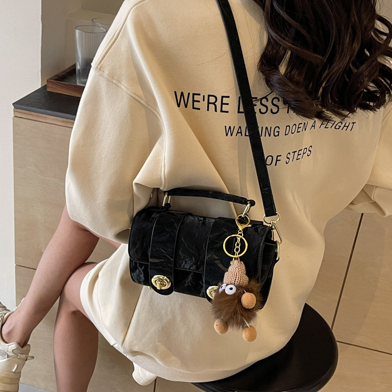 Bolso popular de este año para mujeres 2024 primavera y verano nuevo estilo de alta sensación bolso portátil cuadrado de moda universal bolso de hombro coreano