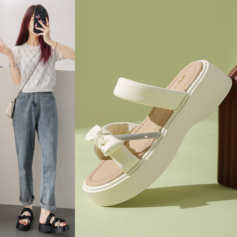 0519 Pantoufles d'extérieur pour femmes, collection printemps 2025, sandales de plage tendance à semelles épaisses, parfaites avec des robes_voghion.com