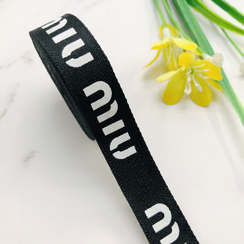 赤い本の小さな香りのリボンの髪飾りリボンのプレゼントのひもの花束の帽子の縁の手作りのdiyブランドのリボン|undefined