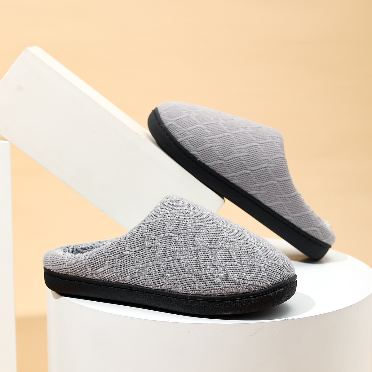 New woolly slippers with warm couples cotton slippers non-slip plus wool thickening cotton drag soft bottom in autumn and winter_voghion.com