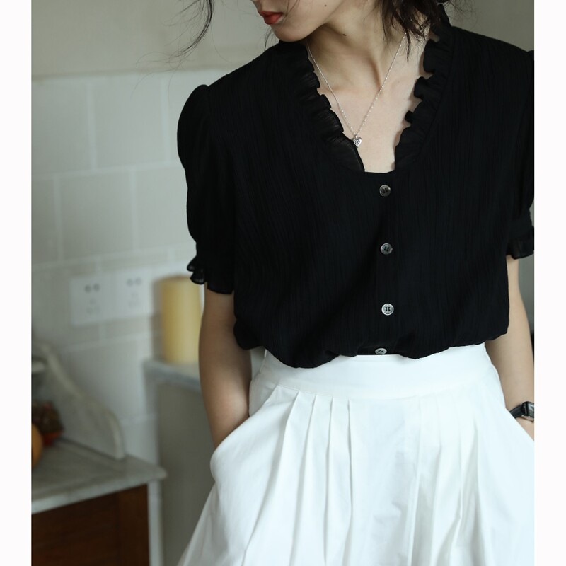 French Retro Lace V-neck Top Women's Summer Design Sense Black Shirt Puff Sleeve Elegant Short Sleeve Thin Shirt