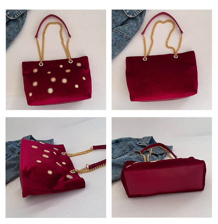 High-end and personalized hardware single-shoulder bag for women, new autumn 2024 collection, velvet chain handbag, stylish tote bag undefined