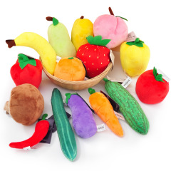 果物野菜のぬいぐるみの布芸の装飾品をシミュレーションして、ままごとのスーパーで子供のゲームの道具を買います。