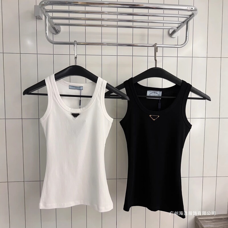 P Brand Summer Triangle Logo Slim-Fit Tank Top for Women, Round Neck Sleeveless Top, High Elasticity, Slimming, Suitable for Layering or Wearing Alone, 142 Cotton