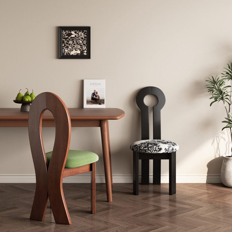 Silla de llave de sirena Silla de comedor de madera maciza Silla de lujo ligera nueva para el hogar Silla de diseño Silla de comedor antigua francesa