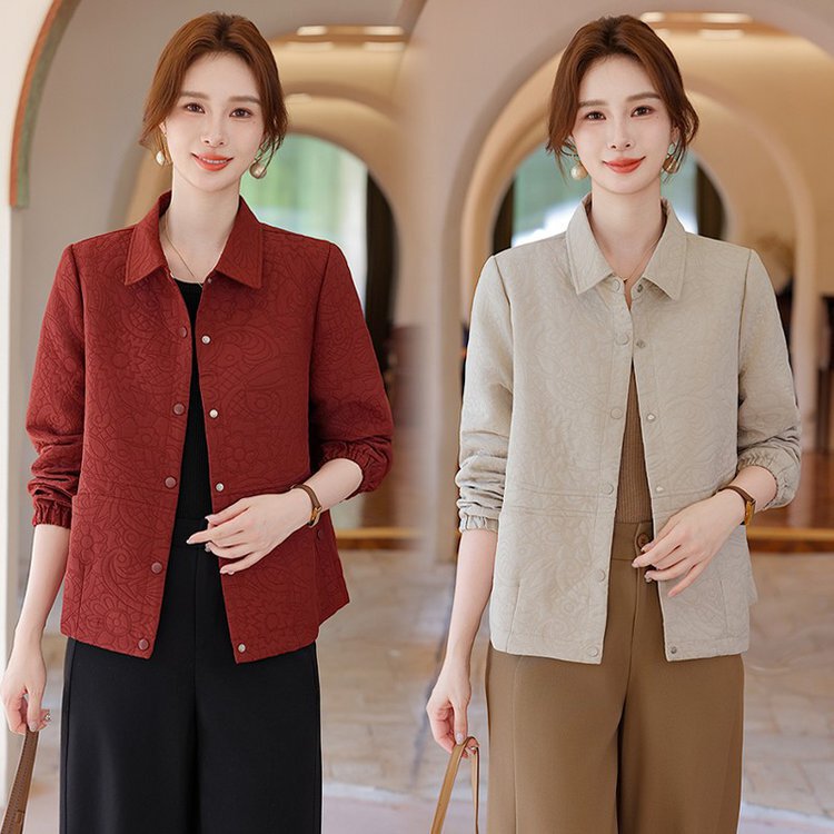 New Chinese Style Autumn Jacket for Mothers, 2025 New Loose and Age-Reducing Short Jacket for Middle-Aged and Elderly Women