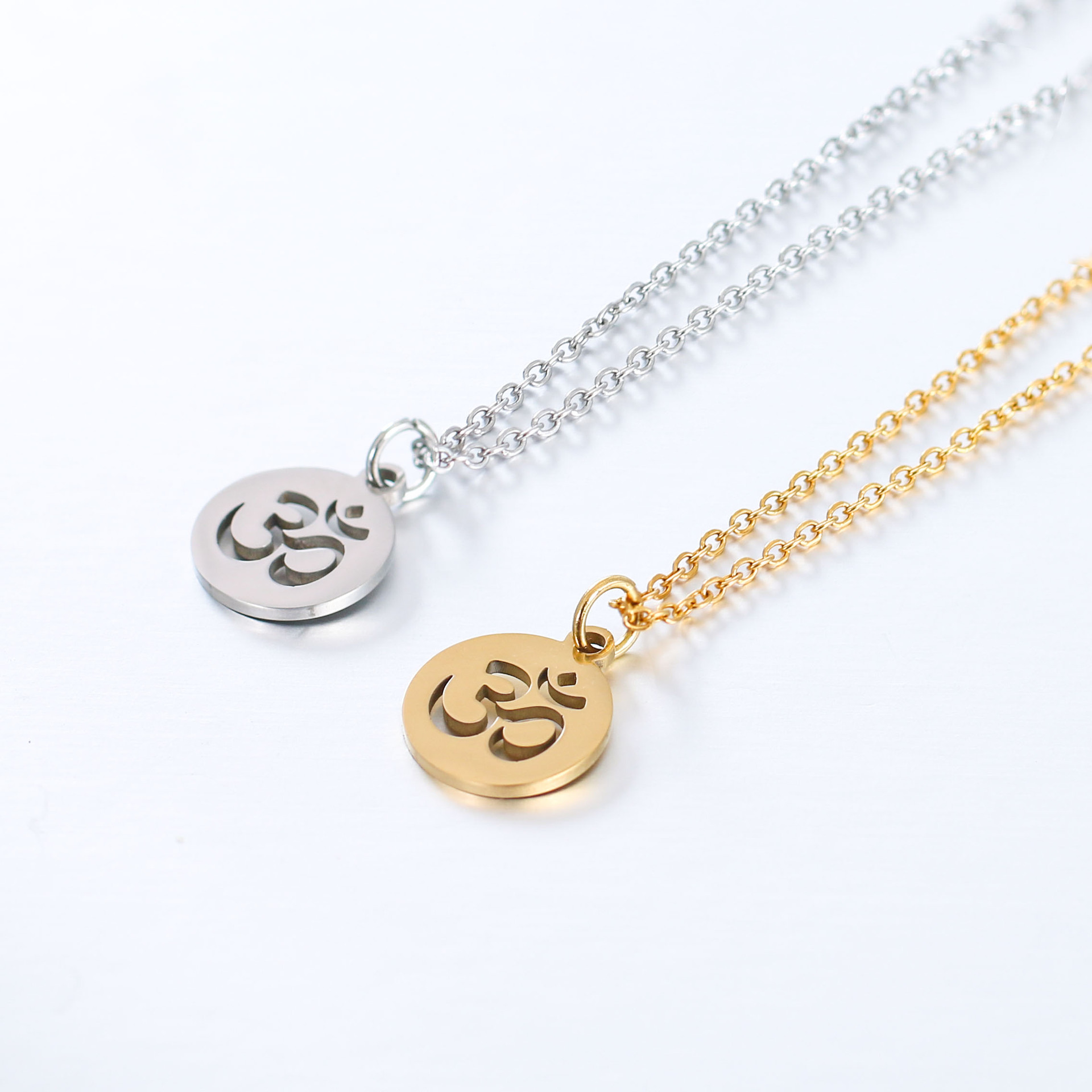 Cross-border direct selling stainless steel hollow OM round pendant necklace European and American fashion yoga symbol ladies clavicle chain