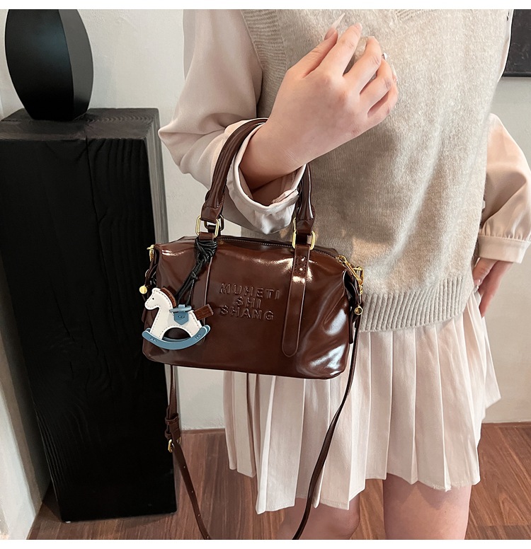 Casual and simple hand-held pillow bag for women, 2025 new style, fashionable and trendy, niche single-shoulder crossbody bag for work and commuting undefined