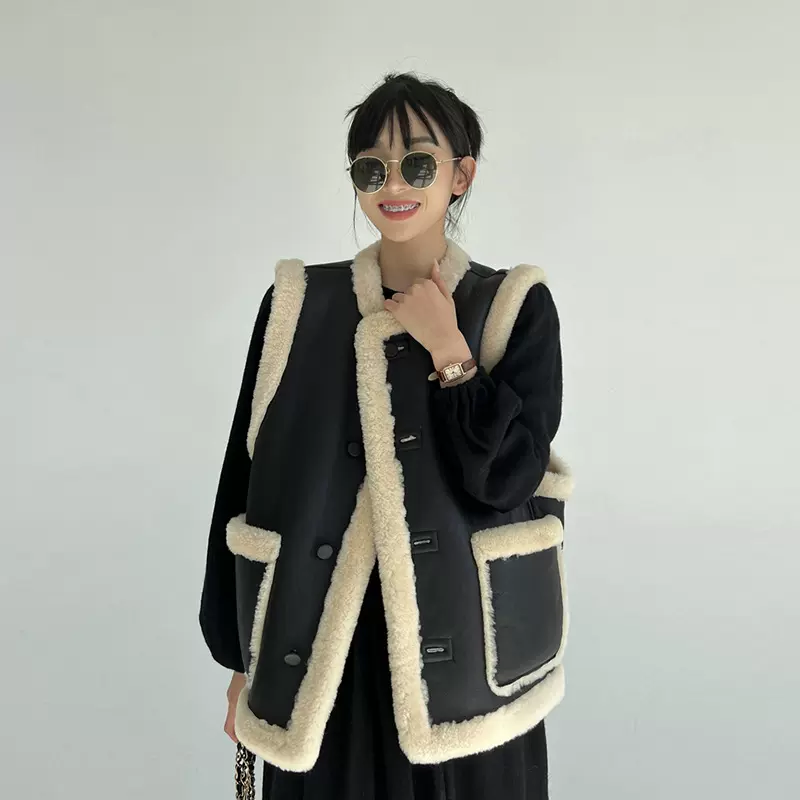 新款两面穿羊羔毛皮毛一体马甲女2024秋冬背心皮马夹百搭外搭坎肩