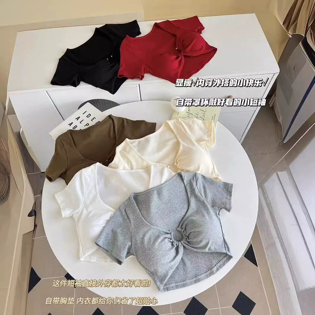 Американская горячая девушка короткая с нагрудным ковриком U-образное стальное кольцо с короткими рукавами