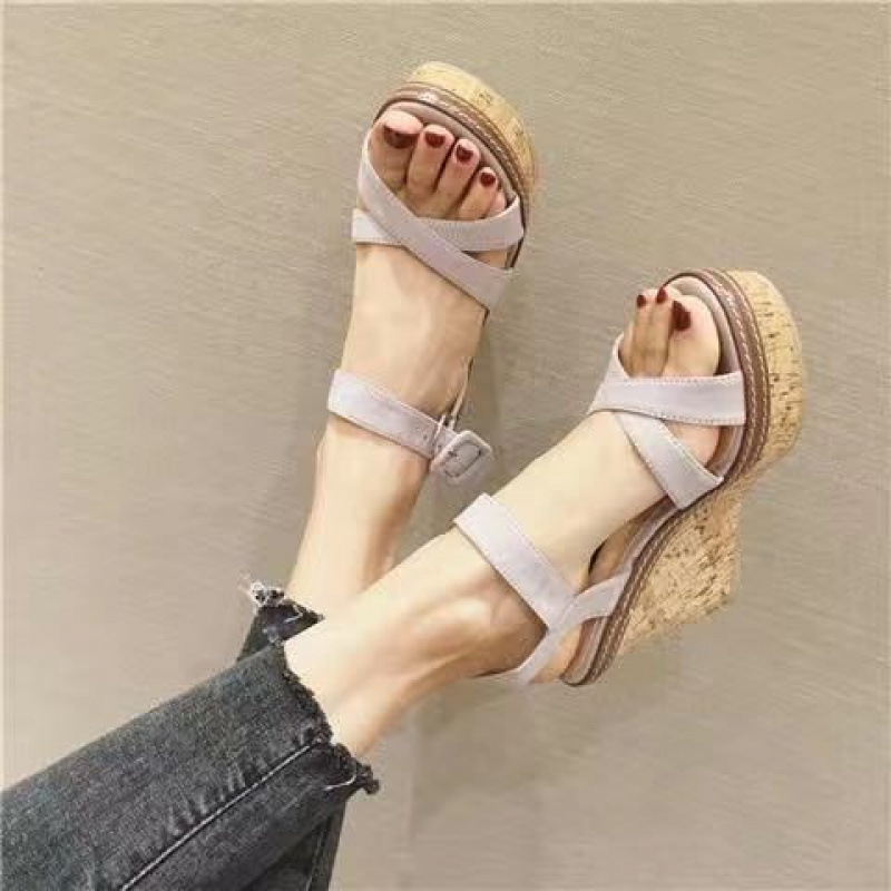 살구색 크로스 스트랩 한 사이즈 너무 작음