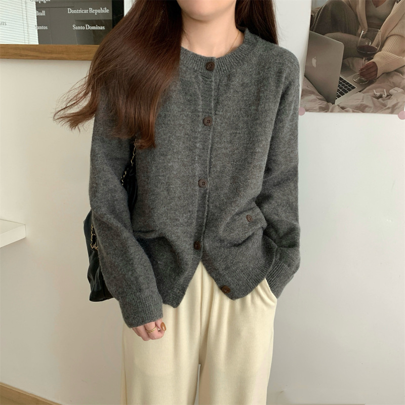 柔らかくワックスのようなレイジースタイルのショートセータージャケット2025新しい女性の秋と冬の韓国スタイルのルーズ長袖ニットカーディガントップ|undefined