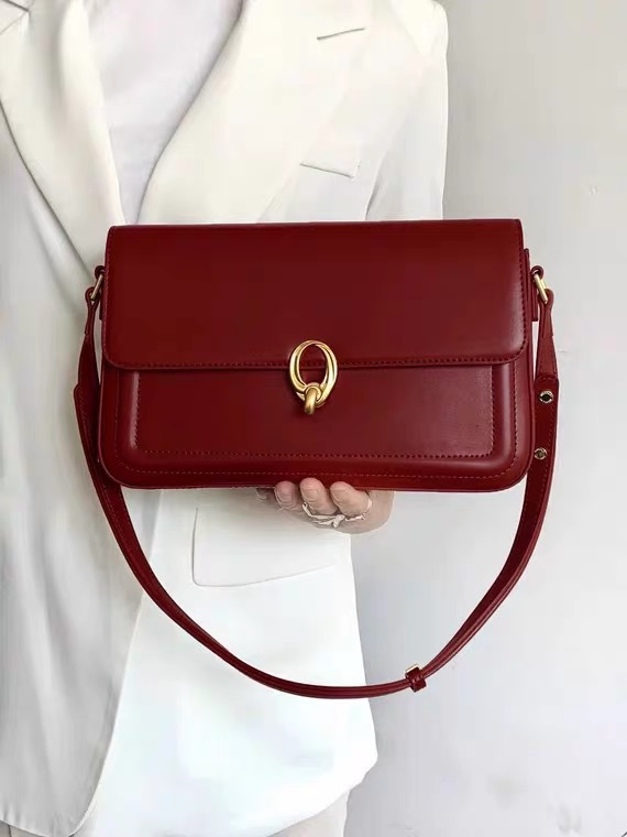 Femmes Moyen Faux Cuir Couleur Unie Style Classique Couvercle Rabattable Sac D'Épaule display picture 2