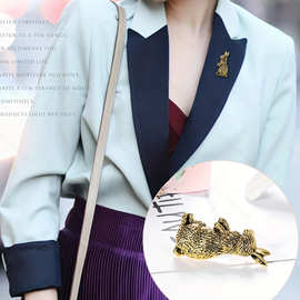 跨境复古兔子做旧时尚胸针 合金电镀古金动物别针 创意服饰别针