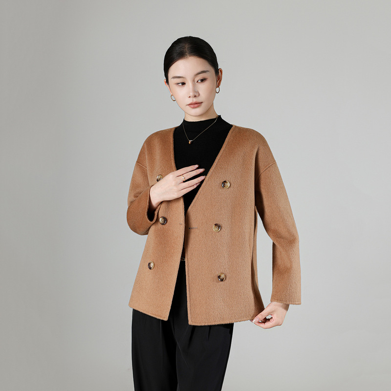 2026 Chanel-style V-neck double-sided wool coat for women, short style, elegant British style, loose camel wool coat 2026 Chanel-style V-neck double-sided wool coat for women, short style, elegant British style, loose camel wool coat
