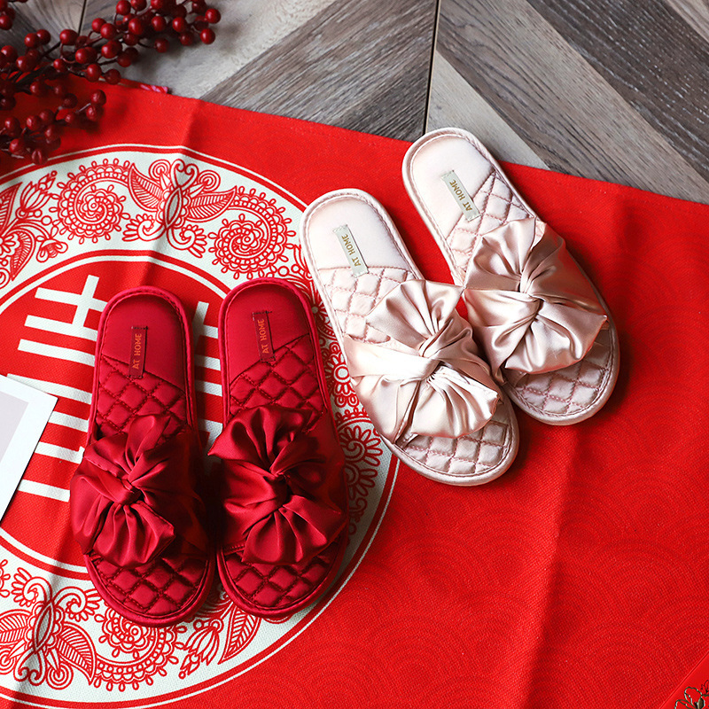Four-Season Wedding Slippers, a Pair of Women's Spring and Autumn Festive Red Silk Dowry Non-Slip Home Wholesale Silk Slippers Four-Season Wedding Slippers, a Pair of Women's Spring and Autumn Festive Red Silk Dowry Non-Slip Home Wholesale Silk Slippers