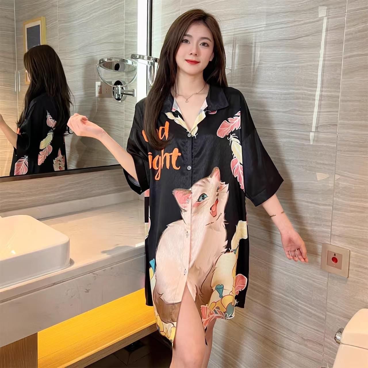 하품하는 고양이-블랙